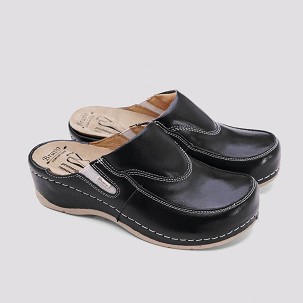 B-703 crna klompa 37