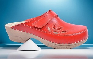 D-1076 crvena klompa 37